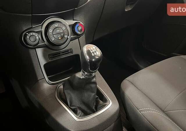 Белый Форд Фиеста, объемом двигателя 1.6 л и пробегом 68 тыс. км за 6456 $, фото 18 на Automoto.ua