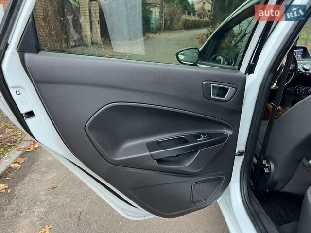 Белый Форд Фиеста, объемом двигателя 1 л и пробегом 151 тыс. км за 6940 $, фото 17 на Automoto.ua