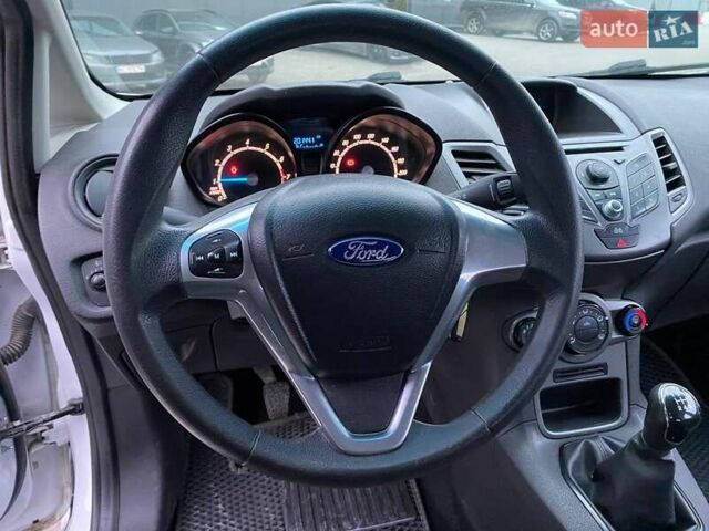 Белый Форд Фиеста, объемом двигателя 1 л и пробегом 200 тыс. км за 4500 $, фото 14 на Automoto.ua