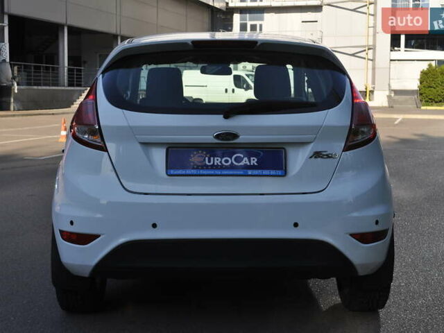 Белый Форд Фиеста, объемом двигателя 1.6 л и пробегом 124 тыс. км за 8500 $, фото 4 на Automoto.ua