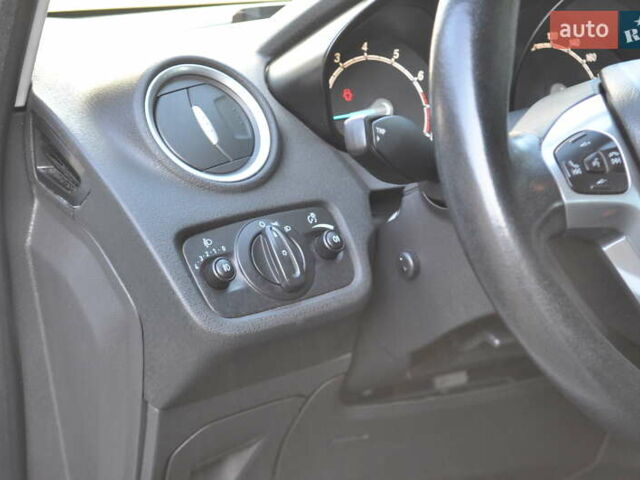 Белый Форд Фиеста, объемом двигателя 1.6 л и пробегом 124 тыс. км за 8500 $, фото 36 на Automoto.ua