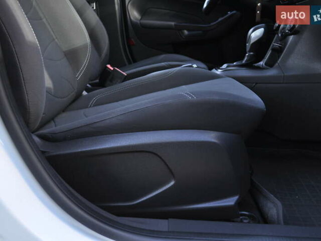 Белый Форд Фиеста, объемом двигателя 1.6 л и пробегом 124 тыс. км за 8500 $, фото 26 на Automoto.ua