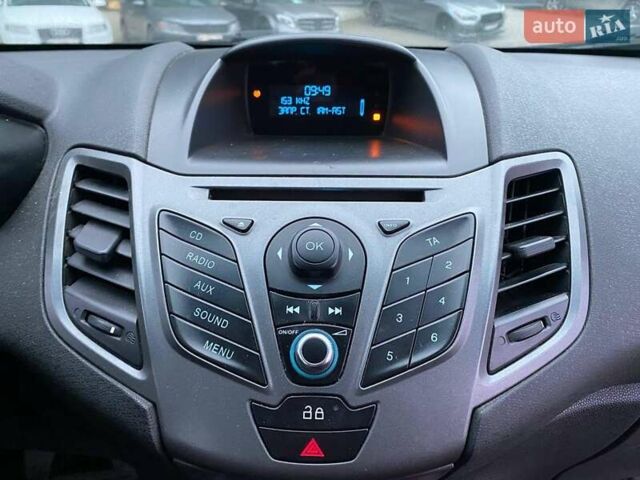 Белый Форд Фиеста, объемом двигателя 1 л и пробегом 200 тыс. км за 4500 $, фото 25 на Automoto.ua