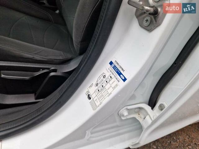 Белый Форд Фиеста, объемом двигателя 1.5 л и пробегом 140 тыс. км за 7000 $, фото 19 на Automoto.ua