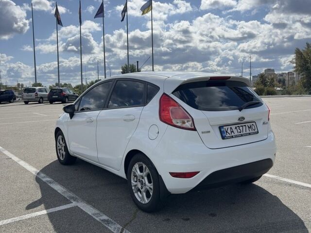 Белый Форд Фиеста, объемом двигателя 1 л и пробегом 104 тыс. км за 5600 $, фото 4 на Automoto.ua