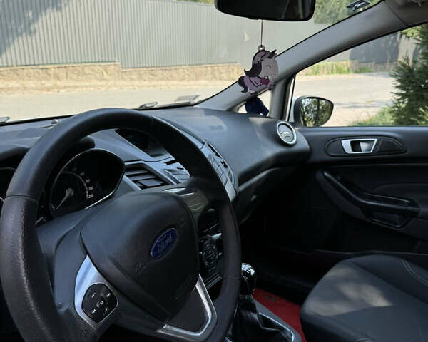 Белый Форд Фиеста, объемом двигателя 1.5 л и пробегом 289 тыс. км за 5690 $, фото 13 на Automoto.ua