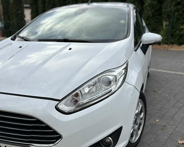 Форд Фиеста 2013 в Шепетовке на Automoto.ua Белый Форд Фиеста, объемом двигателя 1.6 л и пробегом 175 тыс. км за 7100 $, фото 6 на Automoto.ua