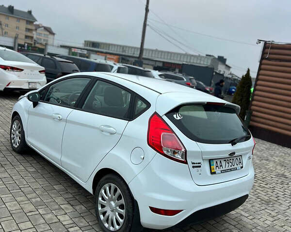 Белый Форд Фиеста, объемом двигателя 1 л и пробегом 32 тыс. км за 7100 $, фото 4 на Automoto.ua