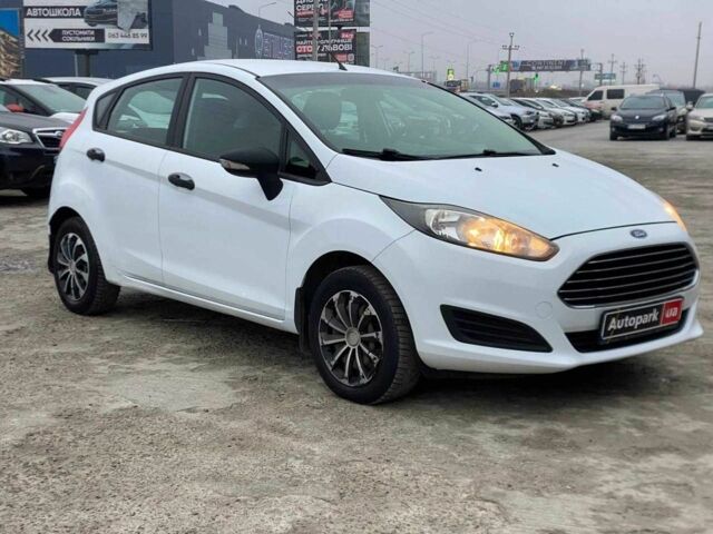 Белый Форд Фиеста, объемом двигателя 1 л и пробегом 200 тыс. км за 4500 $, фото 6 на Automoto.ua