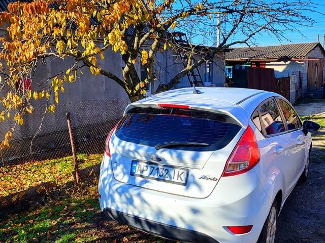 Белый Форд Фиеста, объемом двигателя 1.6 л и пробегом 130 тыс. км за 7100 $, фото 5 на Automoto.ua