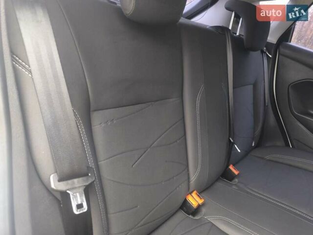 Білий Форд Фієста, об'ємом двигуна 1.5 л та пробігом 190 тис. км за 7500 $, фото 21 на Automoto.ua