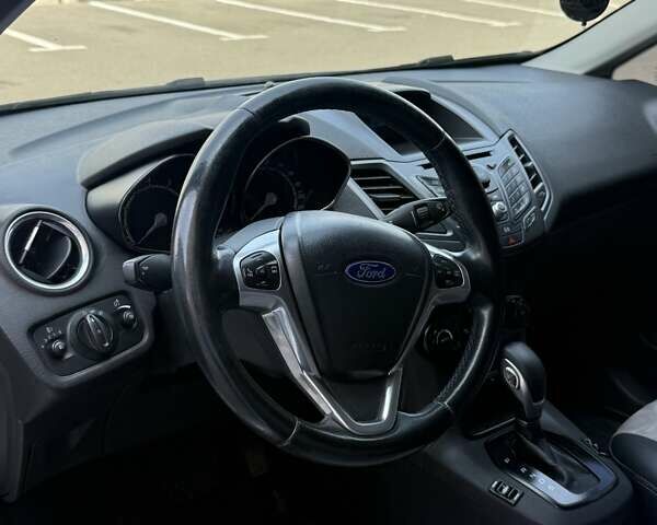 Білий Форд Фієста, об'ємом двигуна 1 л та пробігом 117 тис. км за 8000 $, фото 9 на Automoto.ua