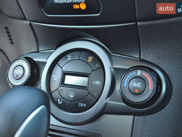 Белый Форд Фиеста, объемом двигателя 1.6 л и пробегом 124 тыс. км за 8500 $, фото 47 на Automoto.ua