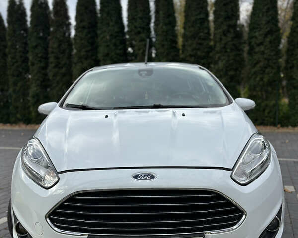 Форд Фиеста 2013 в Шепетовке на Automoto.ua Белый Форд Фиеста, объемом двигателя 1.6 л и пробегом 175 тыс. км за 7100 $, фото 2 на Automoto.ua