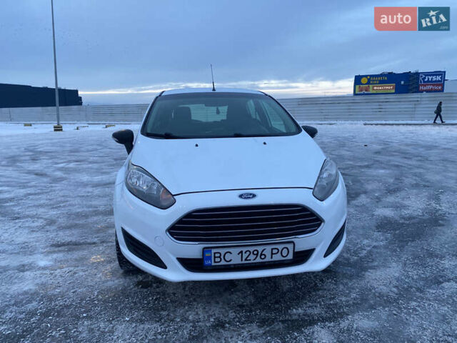 Белый Форд Фиеста, объемом двигателя 1 л и пробегом 200 тыс. км за 4500 $, фото 2 на Automoto.ua