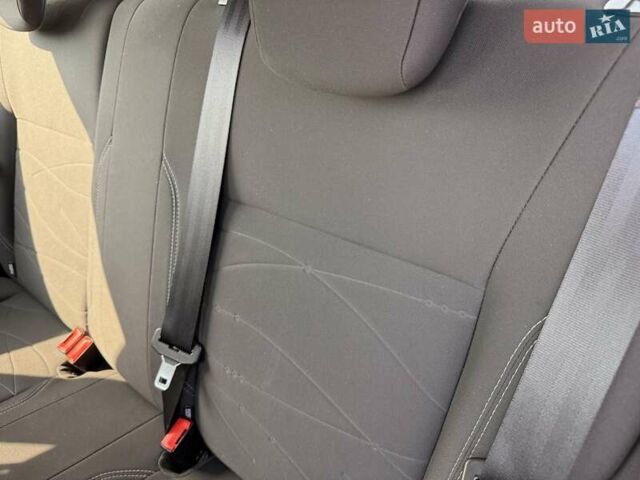 Білий Форд Фієста, об'ємом двигуна 1.5 л та пробігом 110 тис. км за 8500 $, фото 77 на Automoto.ua