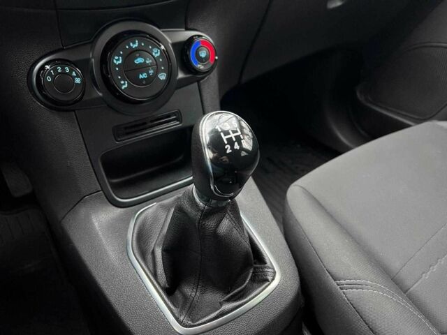 Белый Форд Фиеста, объемом двигателя 1 л и пробегом 151 тыс. км за 6940 $, фото 12 на Automoto.ua