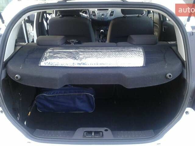 Білий Форд Фієста, об'ємом двигуна 1 л та пробігом 189 тис. км за 5250 $, фото 12 на Automoto.ua