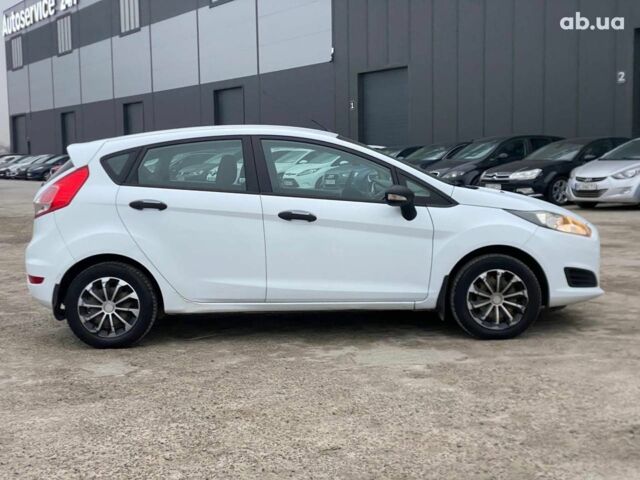 Белый Форд Фиеста, объемом двигателя 1 л и пробегом 200 тыс. км за 4500 $, фото 5 на Automoto.ua