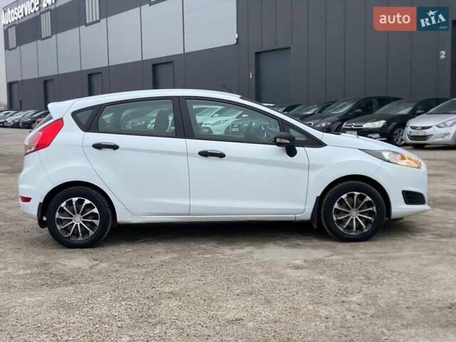 Белый Форд Фиеста, объемом двигателя 1 л и пробегом 200 тыс. км за 4500 $, фото 5 на Automoto.ua