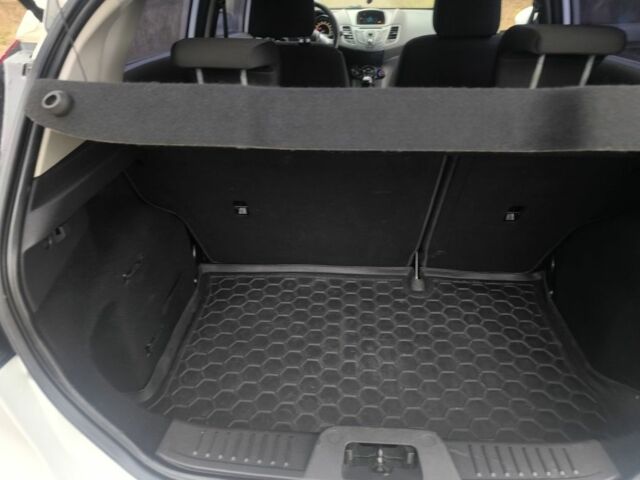 Білий Форд Фієста, об'ємом двигуна 1.5 л та пробігом 190 тис. км за 7625 $, фото 21 на Automoto.ua