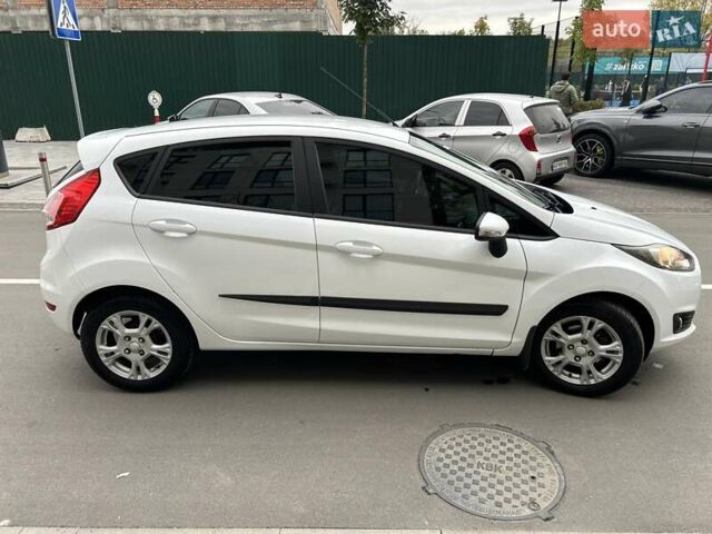 Белый Форд Фиеста, объемом двигателя 1 л и пробегом 133 тыс. км за 7000 $, фото 8 на Automoto.ua