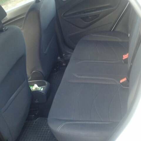 Білий Форд Фієста, об'ємом двигуна 1 л та пробігом 189 тис. км за 5250 $, фото 10 на Automoto.ua