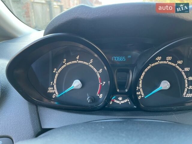 Белый Форд Фиеста, объемом двигателя 1.24 л и пробегом 170 тыс. км за 6000 $, фото 15 на Automoto.ua