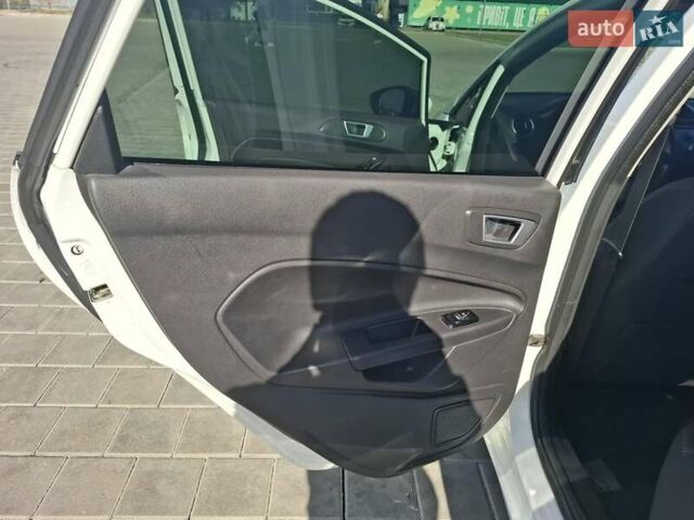 Белый Форд Фиеста, объемом двигателя 1.5 л и пробегом 218 тыс. км за 6999 $, фото 14 на Automoto.ua