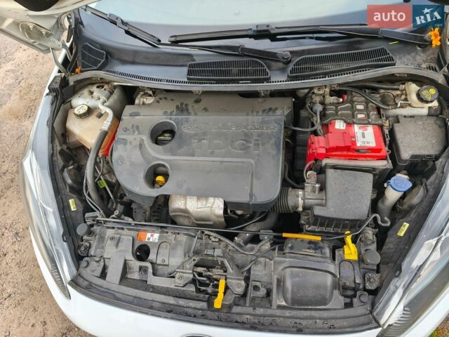 Білий Форд Фієста, об'ємом двигуна 1.5 л та пробігом 129 тис. км за 6600 $, фото 54 на Automoto.ua