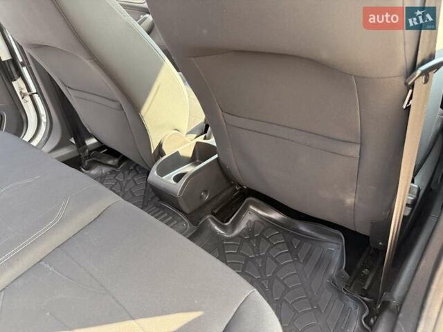 Білий Форд Фієста, об'ємом двигуна 1.5 л та пробігом 110 тис. км за 8500 $, фото 65 на Automoto.ua