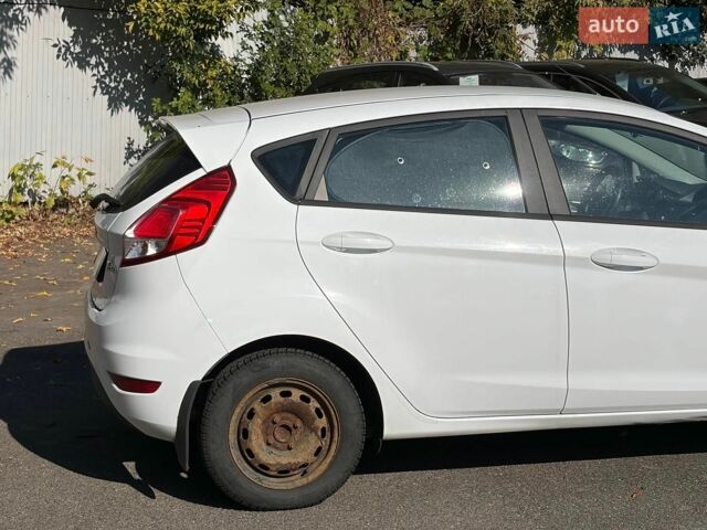 Білий Форд Фієста, об'ємом двигуна 1 л та пробігом 78 тис. км за 6690 $, фото 10 на Automoto.ua