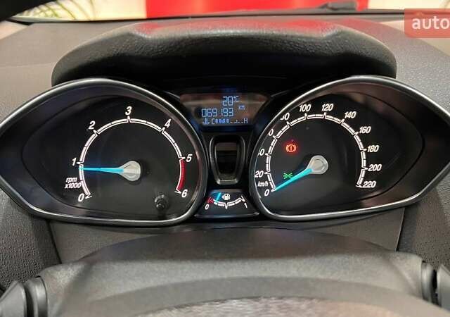 Белый Форд Фиеста, объемом двигателя 1.6 л и пробегом 68 тыс. км за 6456 $, фото 16 на Automoto.ua