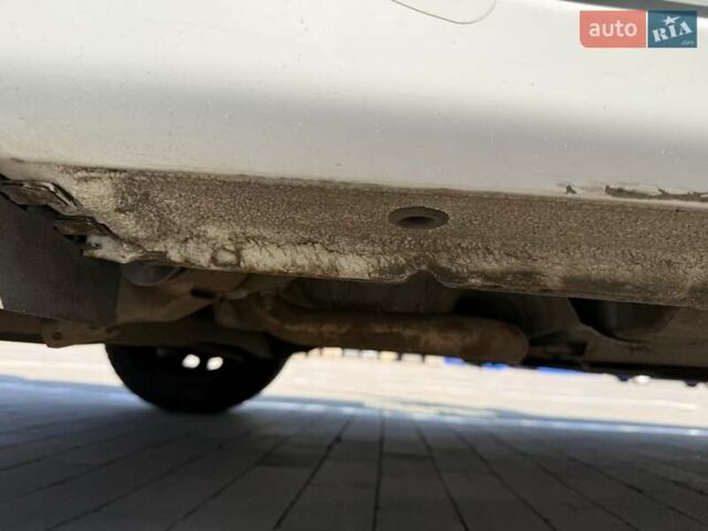 Білий Форд Фієста, об'ємом двигуна 1.5 л та пробігом 110 тис. км за 8500 $, фото 40 на Automoto.ua