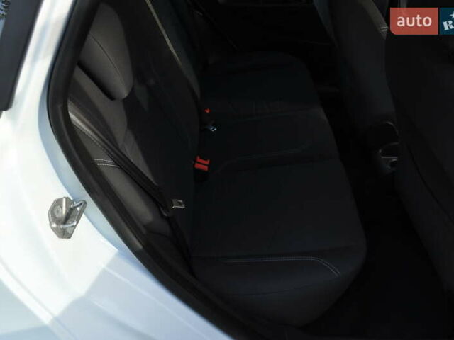 Белый Форд Фиеста, объемом двигателя 1.6 л и пробегом 124 тыс. км за 8500 $, фото 23 на Automoto.ua