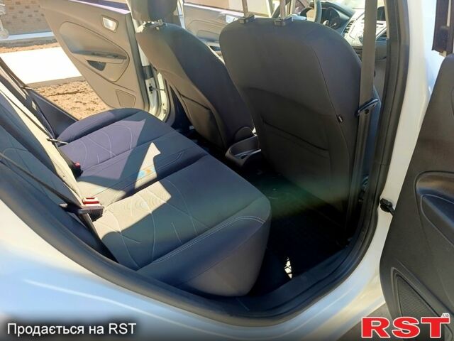 Белый Форд Фиеста, объемом двигателя 1.2 л и пробегом 255 тыс. км за 6200 $, фото 4 на Automoto.ua