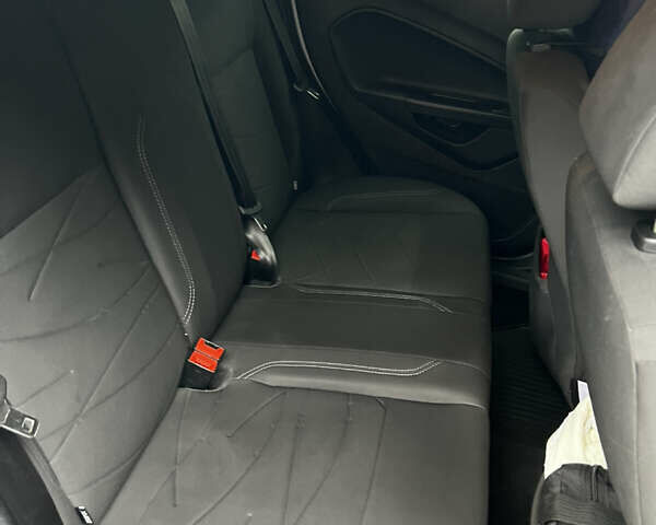 Білий Форд Фієста, об'ємом двигуна 1 л та пробігом 150 тис. км за 6500 $, фото 8 на Automoto.ua