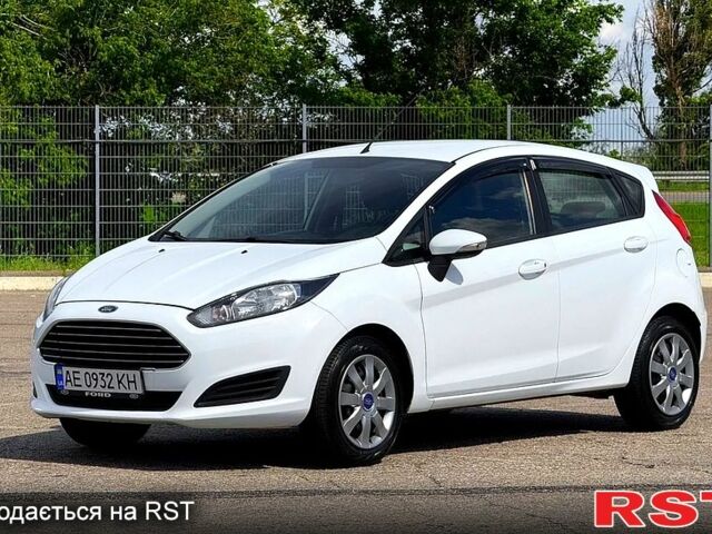 Белый Форд Фиеста, объемом двигателя 1.2 л и пробегом 57 тыс. км за 5700 $, фото 2 на Automoto.ua