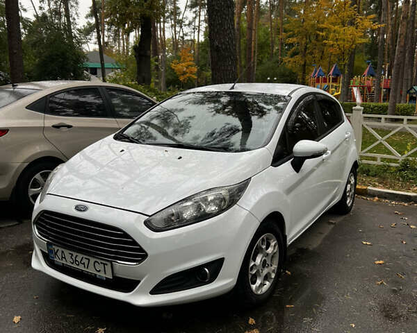 Білий Форд Фієста, об'ємом двигуна 1 л та пробігом 150 тис. км за 6500 $, фото 1 на Automoto.ua