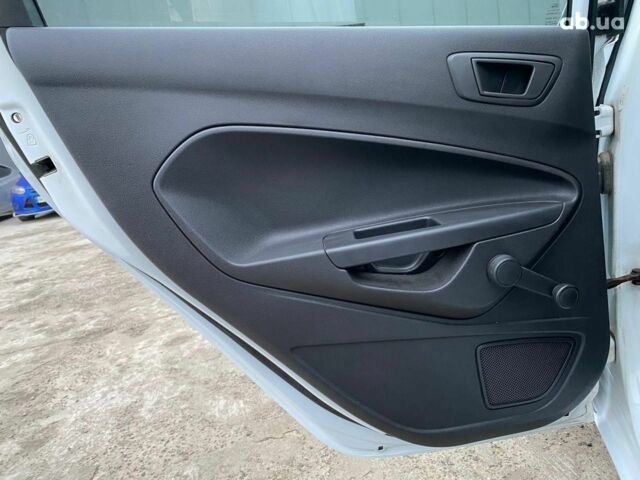 Белый Форд Фиеста, объемом двигателя 1 л и пробегом 200 тыс. км за 4500 $, фото 15 на Automoto.ua