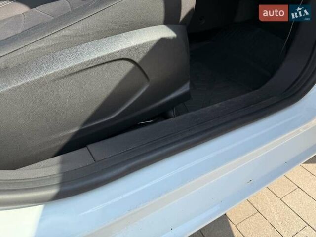 Білий Форд Фієста, об'ємом двигуна 1.5 л та пробігом 110 тис. км за 8500 $, фото 63 на Automoto.ua