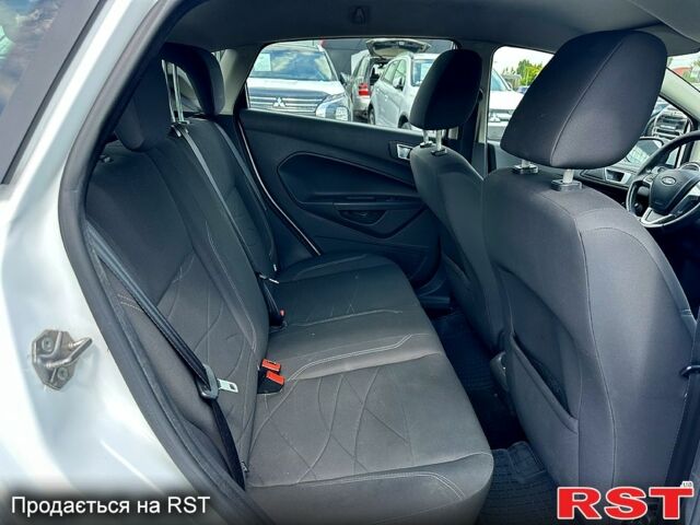 Белый Форд Фиеста, объемом двигателя 1.2 л и пробегом 187 тыс. км за 5700 $, фото 8 на Automoto.ua