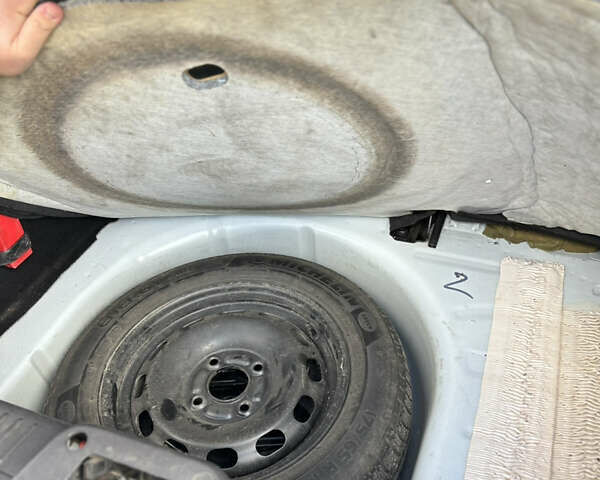 Форд Фиеста 2013 в Шепетовке на Automoto.ua Белый Форд Фиеста, объемом двигателя 1.6 л и пробегом 175 тыс. км за 7100 $, фото 14 на Automoto.ua