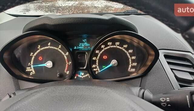 Белый Форд Фиеста, объемом двигателя 1.3 л и пробегом 93 тыс. км за 6500 $, фото 2 на Automoto.ua