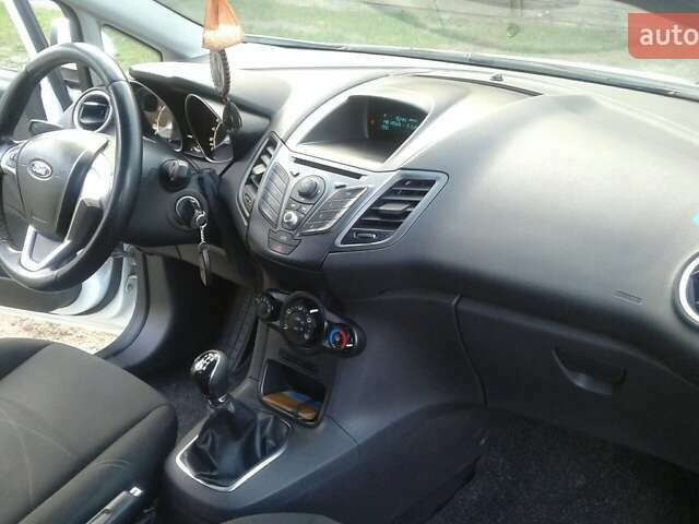 Білий Форд Фієста, об'ємом двигуна 1 л та пробігом 189 тис. км за 5250 $, фото 14 на Automoto.ua