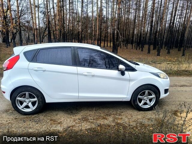 Білий Форд Фієста, об'ємом двигуна 1.5 л та пробігом 190 тис. км за 7500 $, фото 3 на Automoto.ua