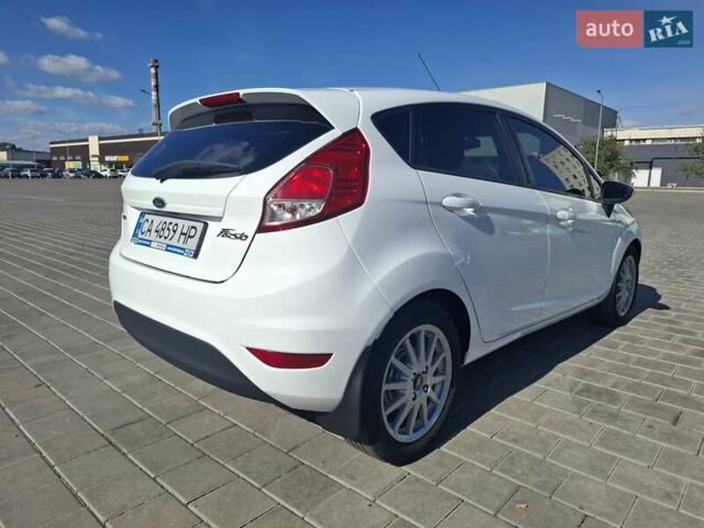 Белый Форд Фиеста, объемом двигателя 1.5 л и пробегом 218 тыс. км за 6999 $, фото 4 на Automoto.ua