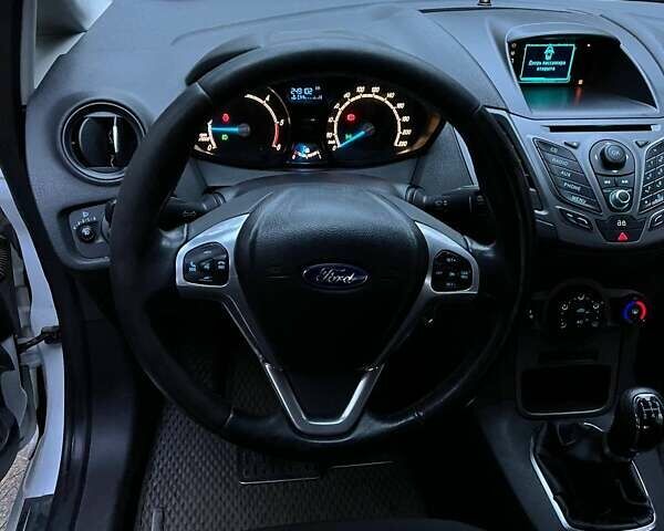 Білий Форд Фієста, об'ємом двигуна 1.5 л та пробігом 249 тис. км за 6500 $, фото 17 на Automoto.ua