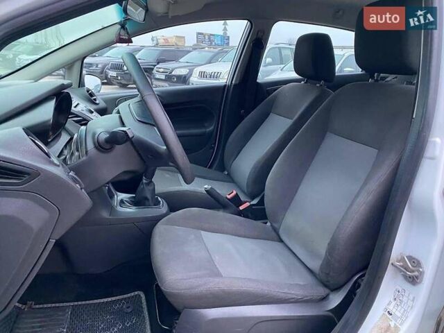 Белый Форд Фиеста, объемом двигателя 1 л и пробегом 200 тыс. км за 4500 $, фото 11 на Automoto.ua