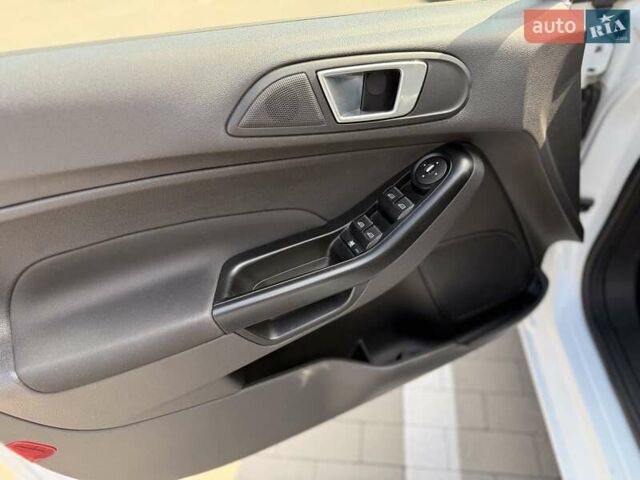 Білий Форд Фієста, об'ємом двигуна 1.5 л та пробігом 110 тис. км за 8500 $, фото 90 на Automoto.ua